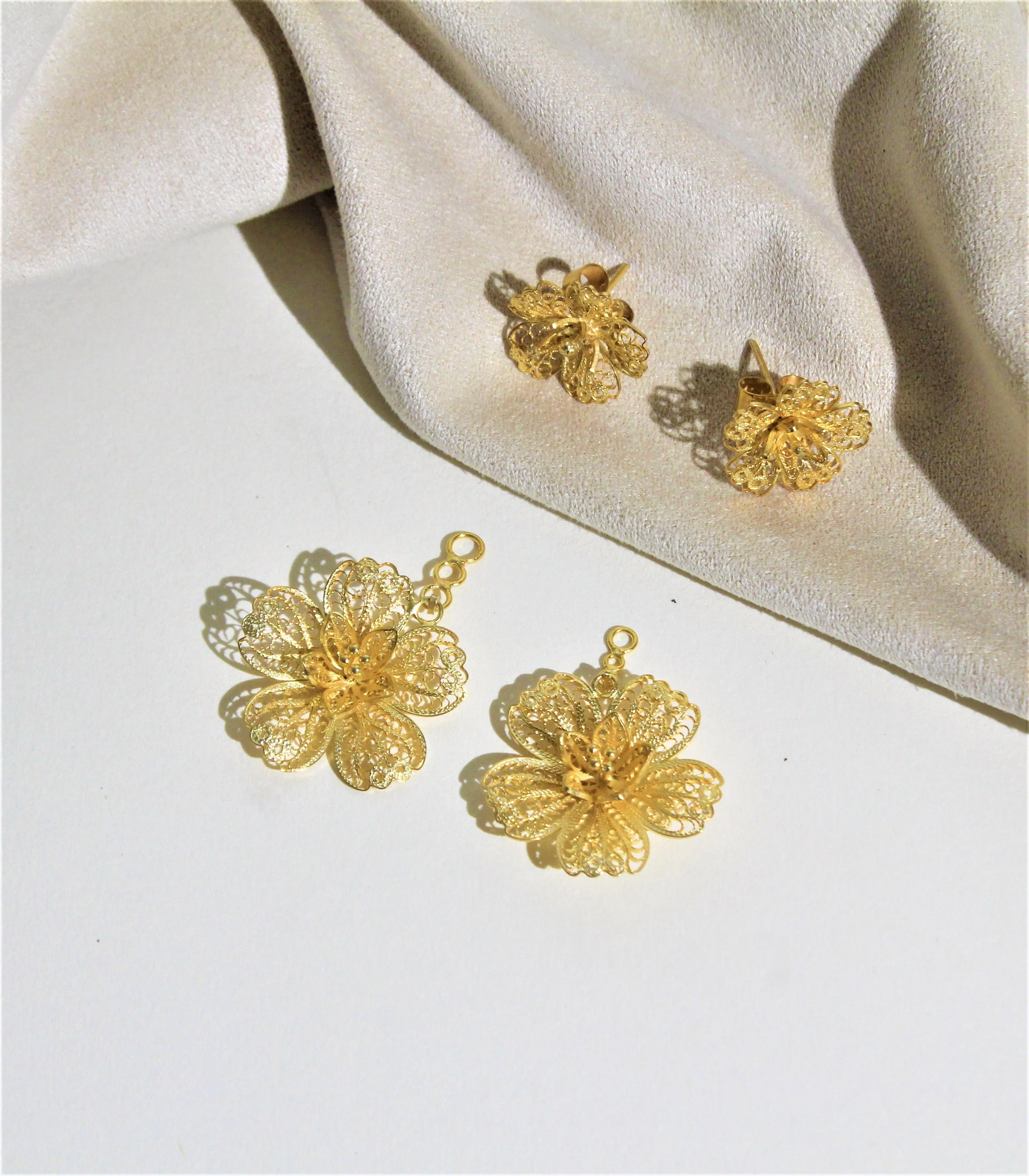 Carnation Filigree Detachable Drop Earrings