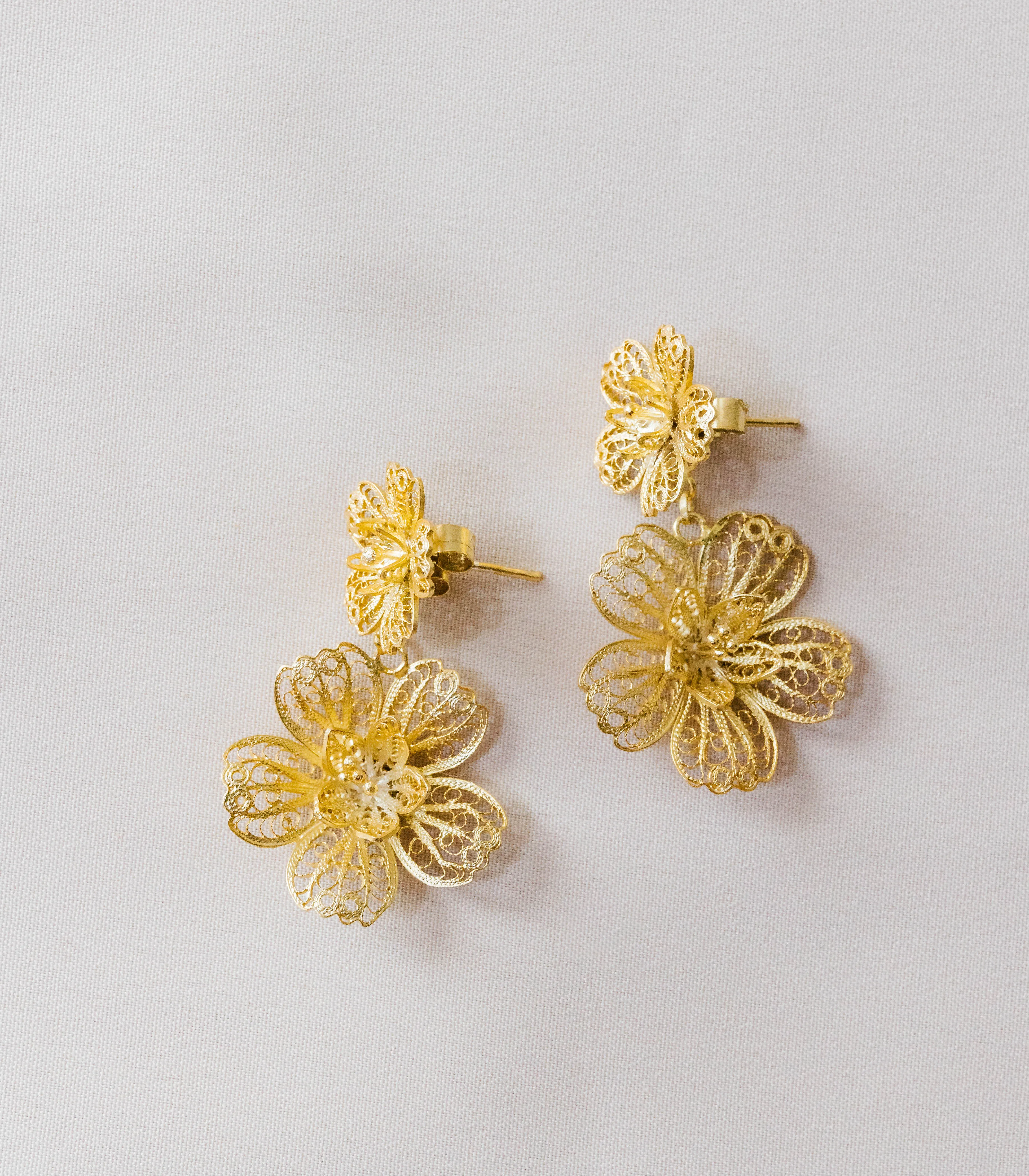 Carnation Filigree Detachable Drop Earrings